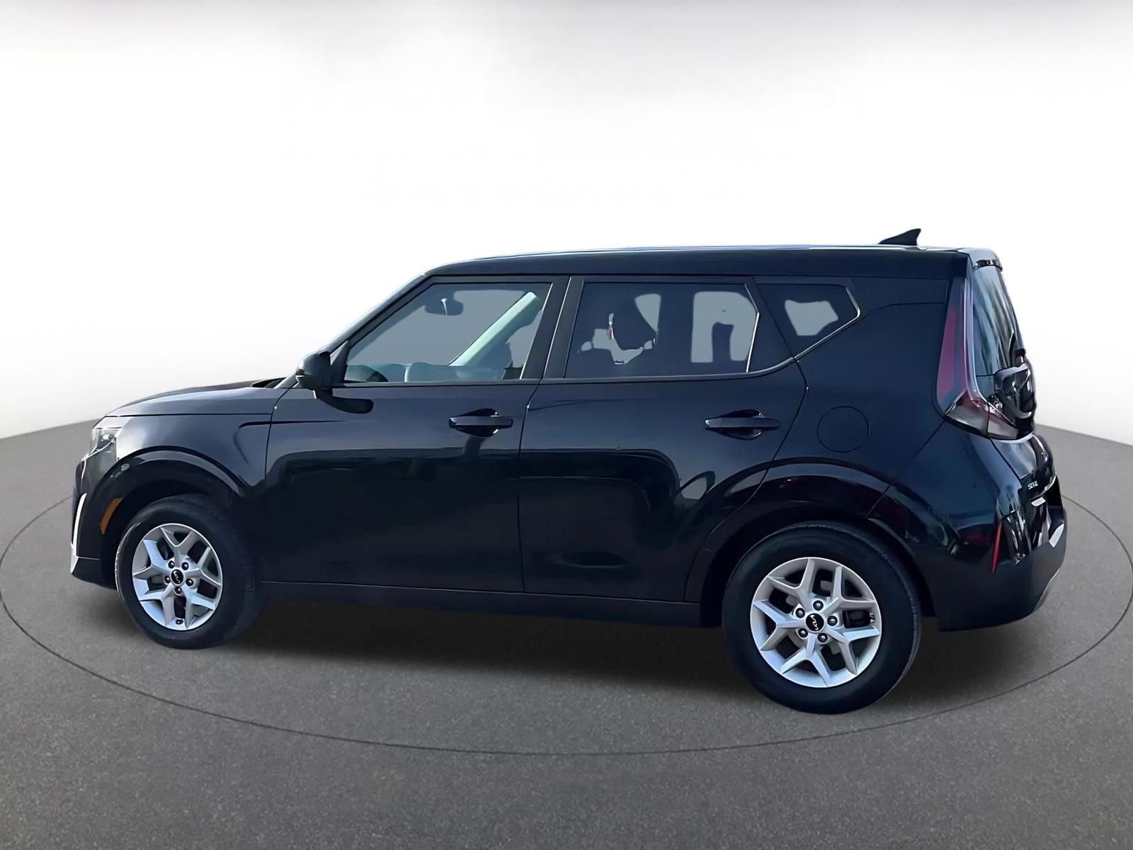 Used 2025 Kia Soul LX w/ LX Technology Package image 9