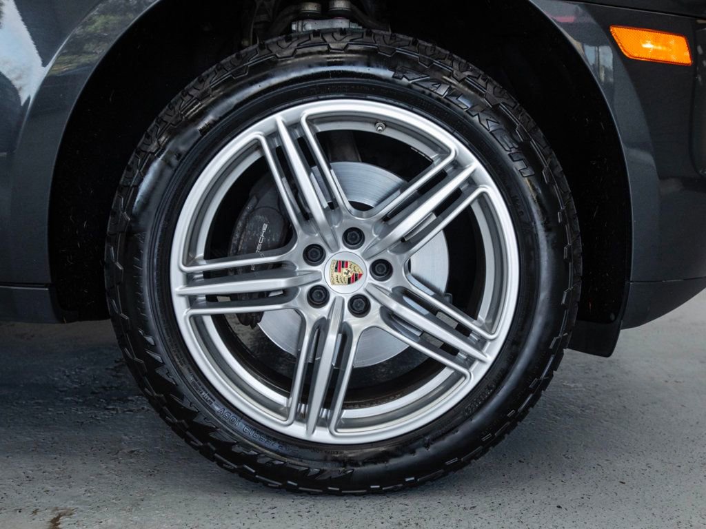 Used 2018 Porsche Macan AWD/4WD image 11
