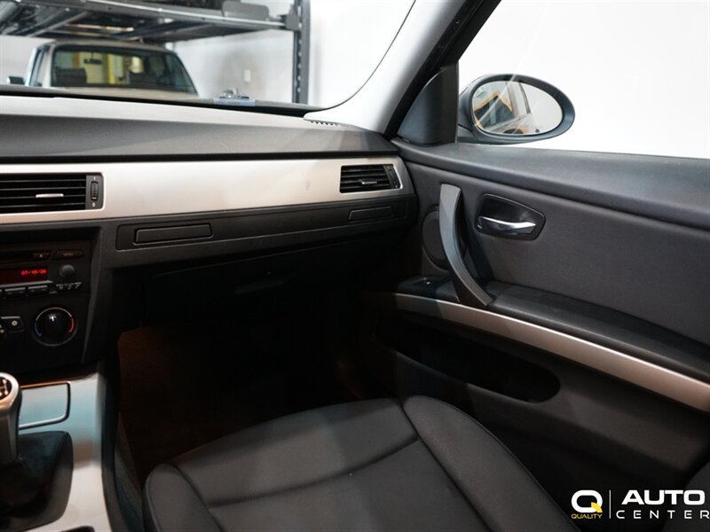 Used 2007 BMW 323i Sedan RWD image 16