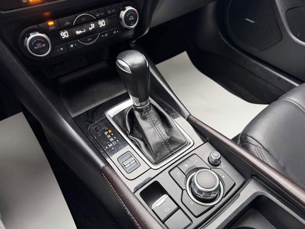 Used 2018 MAZDA MAZDA3 Touring image 25