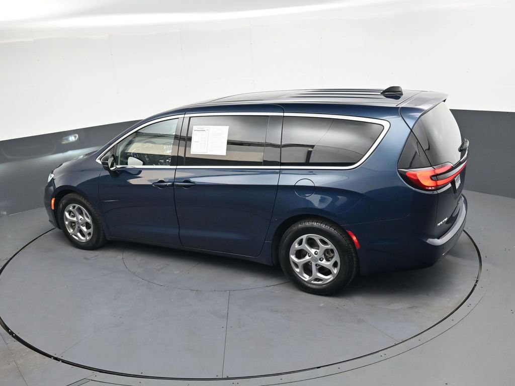 Used 2024 Chrysler Pacifica Limited image 31
