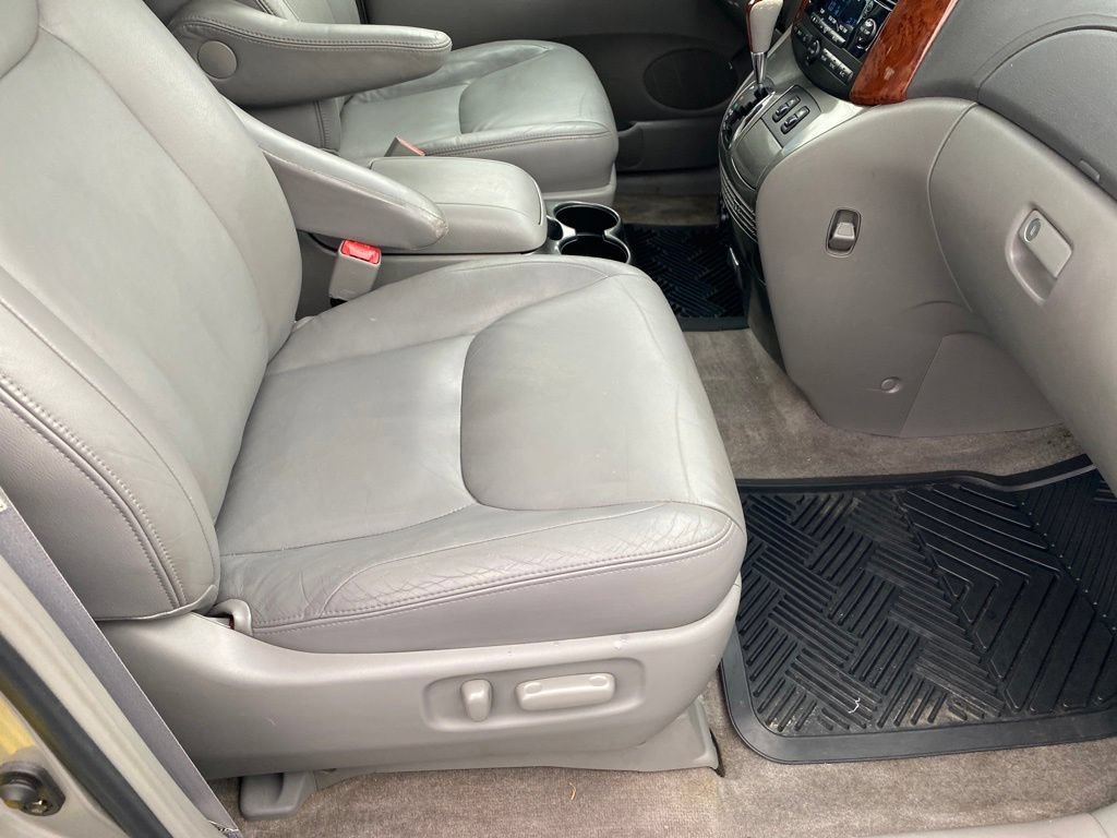 Used 2005 Toyota Sienna XLE Limited FWD image 19
