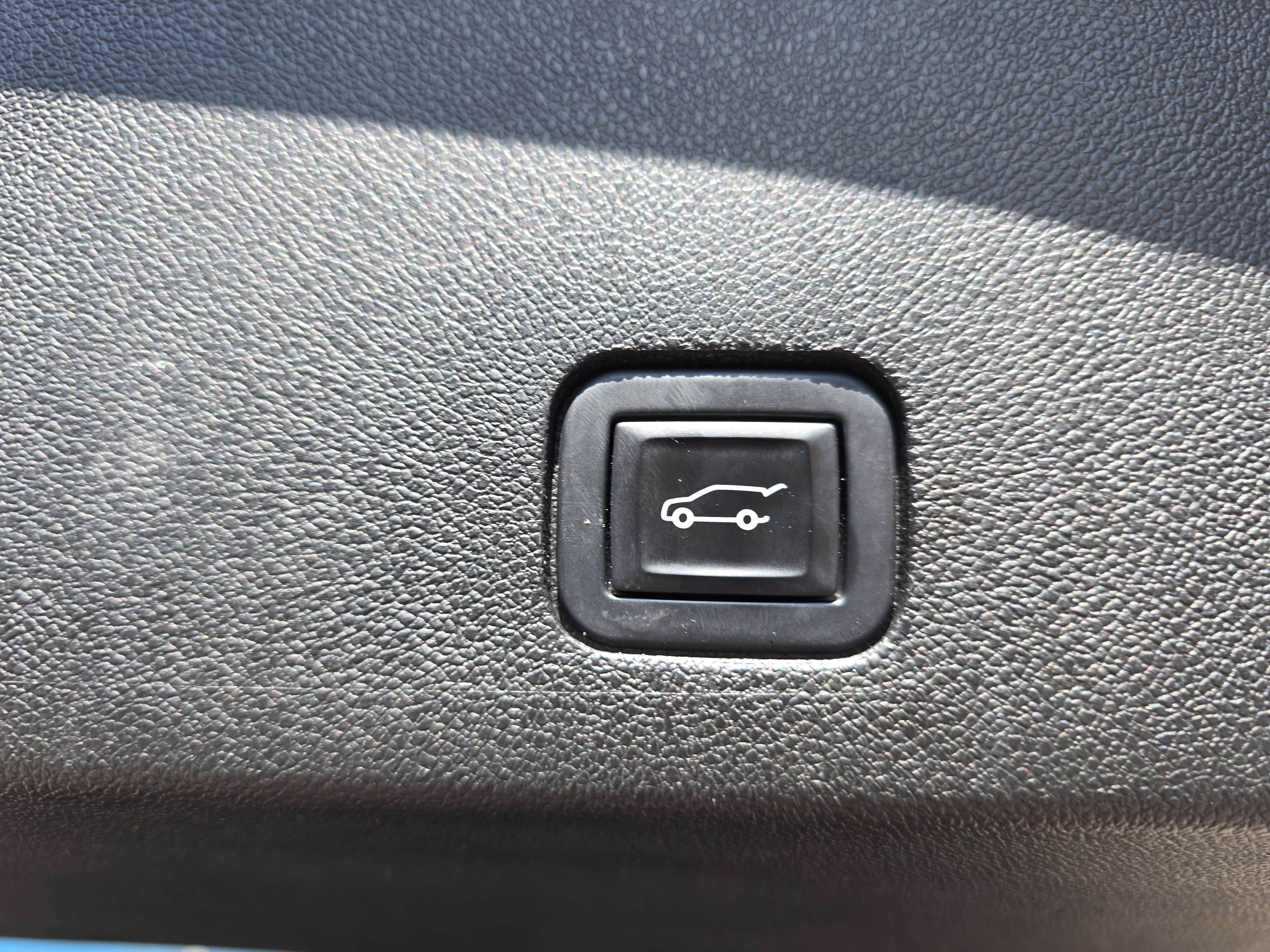 Used 2023 Cadillac XT6 Premium Luxury image 13