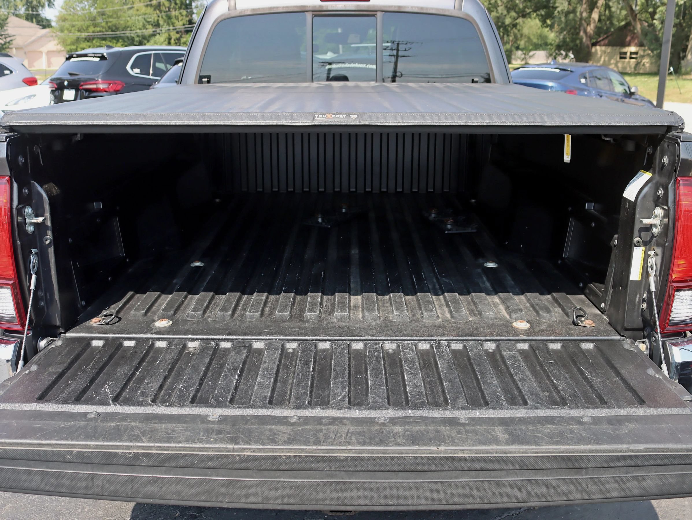 Used 2018 Toyota Tacoma SR5 AWD/4WD image 34