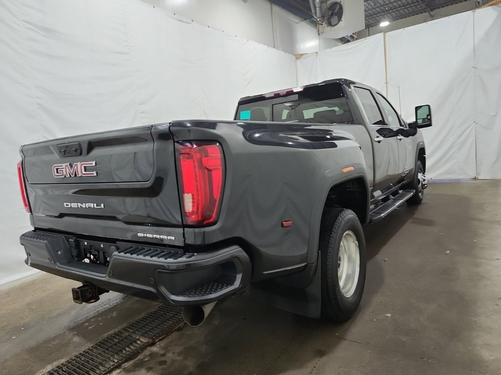 Used 2020 GMC Sierra 3500 Denali w/ Denali Ultimate Package image 3