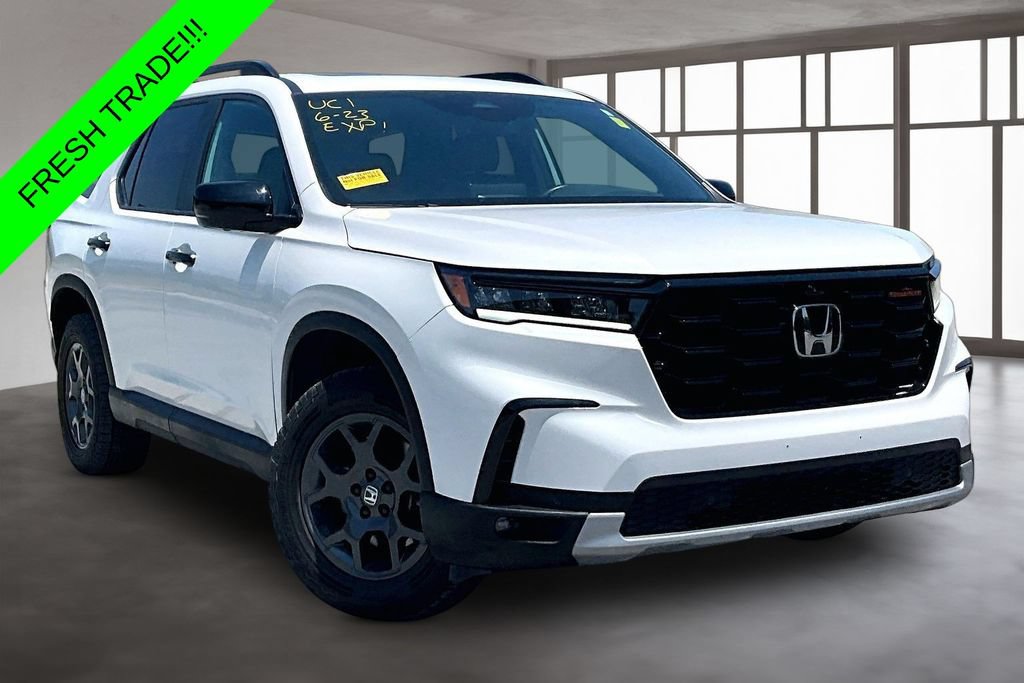 Certified 2024 Honda Pilot TrailSport image 3