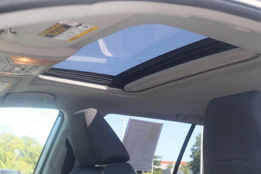 Certified 2019 Toyota RAV4 XLE AWD/4WD image 4