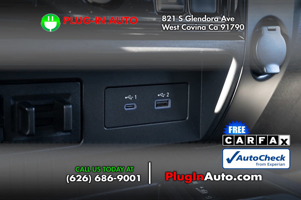 Used 2023 Nissan Titan SV w/ SV Convenience Package image 29
