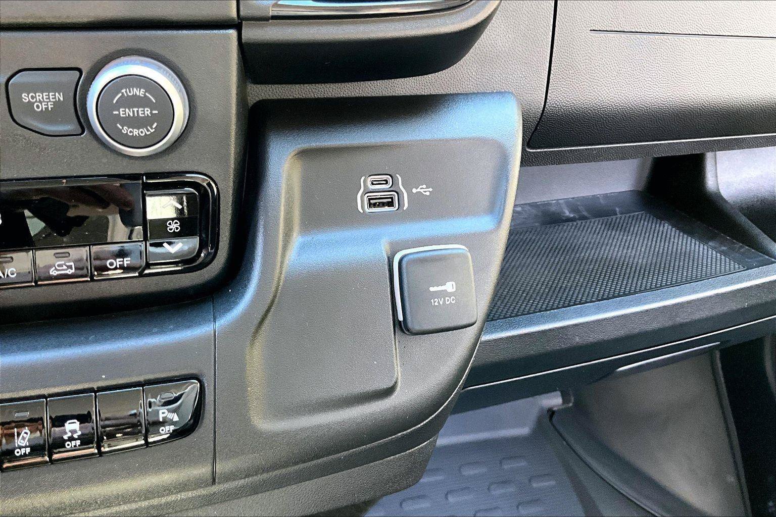 Used 2025 RAM ProMaster 1500 w/ Safety Group FWD image 30