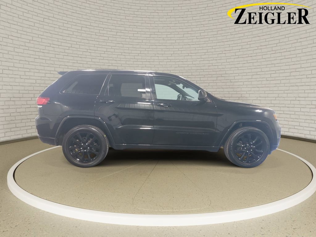 Used 2019 Jeep Grand Cherokee Altitude AWD/4WD image 4
