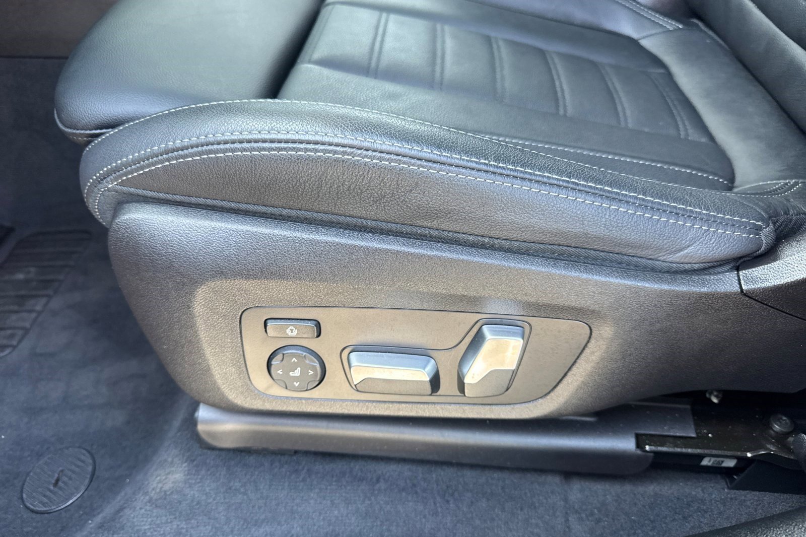 Used 2023 BMW X4 M40i w/ Premium Package image 13