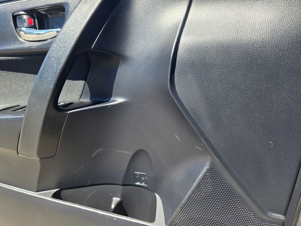 Used 2017 Toyota Corolla LE image 14