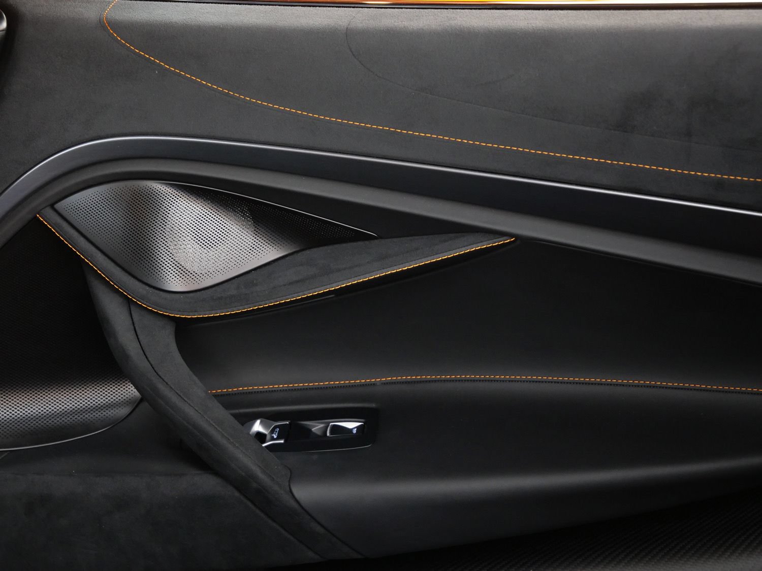 Used 2024 McLaren 750S Spider RWD image 22