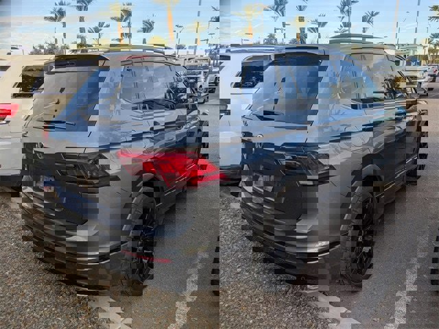 Used 2021 Volkswagen Tiguan SE R-Line image 4