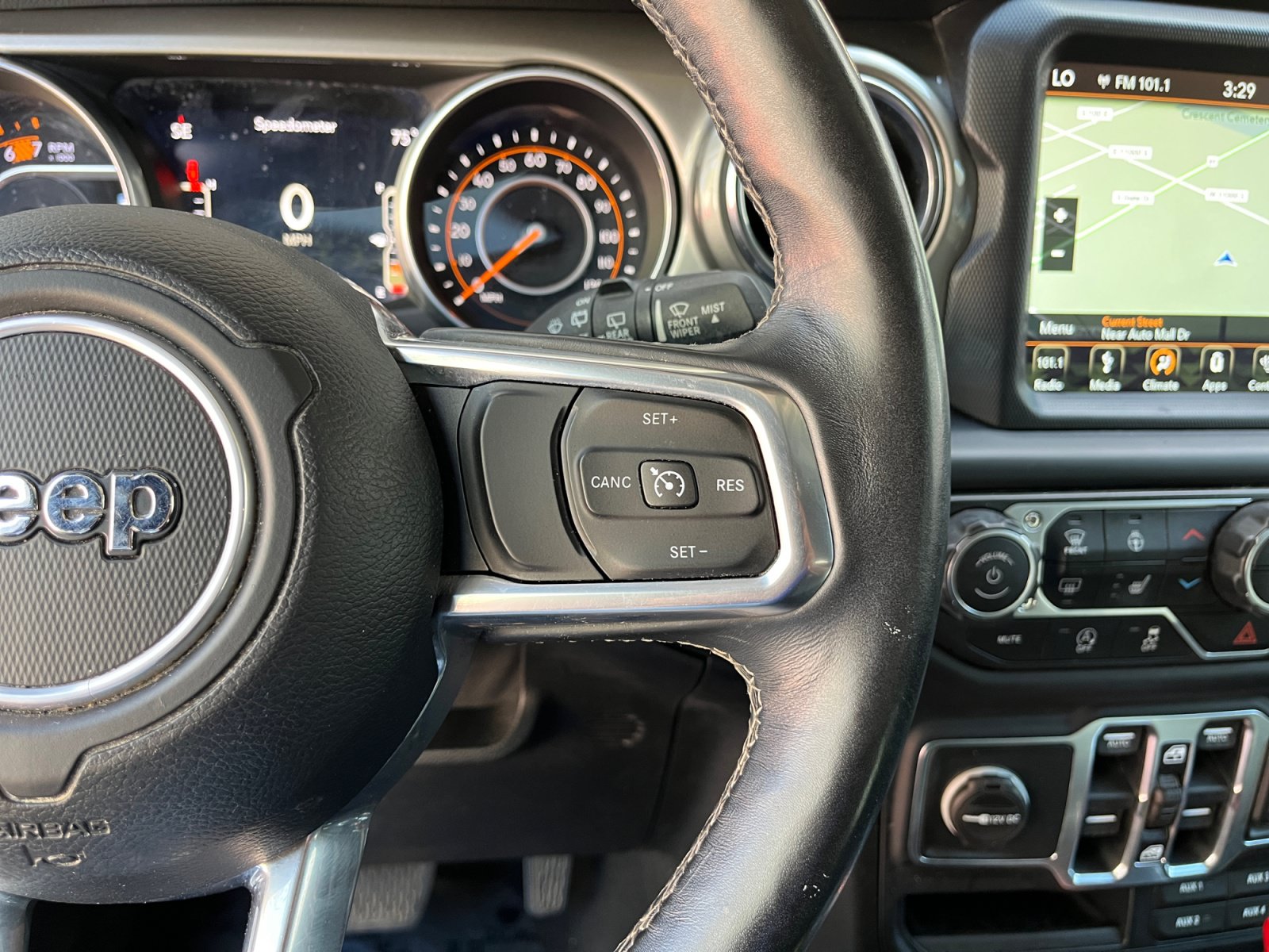 Used 2018 Jeep Wrangler Unlimited Sahara AWD/4WD image 18