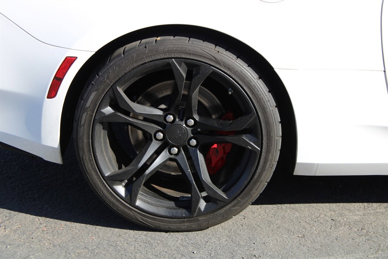 Used 2018 Chevrolet Camaro SS RWD image 13