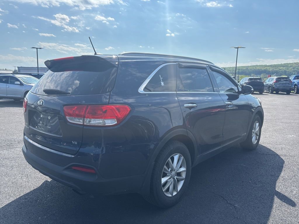 Used 2017 Kia Sorento AWD image 2