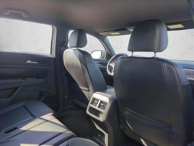 Used 2020 Volkswagen Atlas Cross Sport SE w/ Towing Package image 18