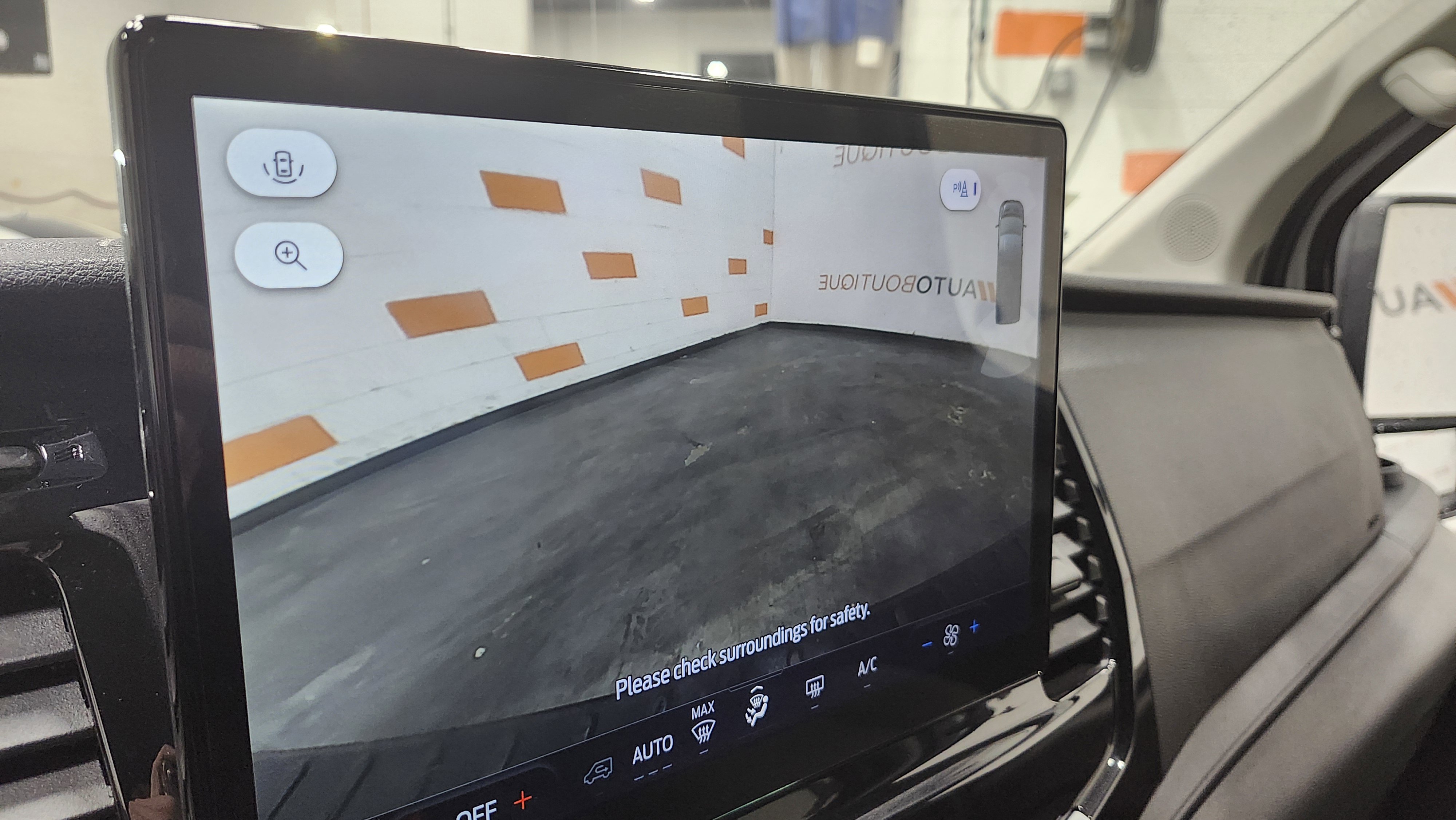 Used 2023 Ford Transit 350 XLT image 4