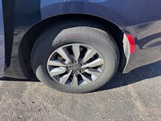 Used 2023 Chrysler Pacifica Limited image 8