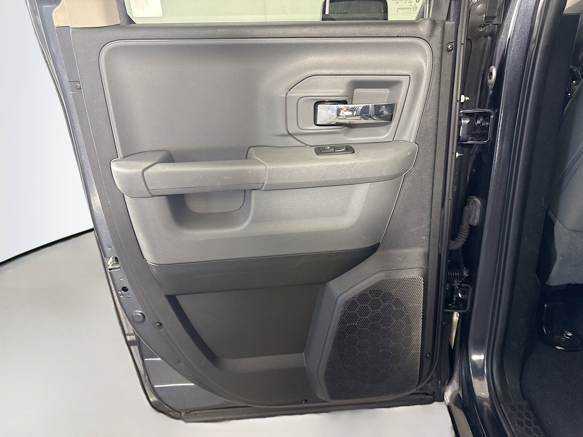 Used 2018 RAM 1500 Classic SLT RWD image 25