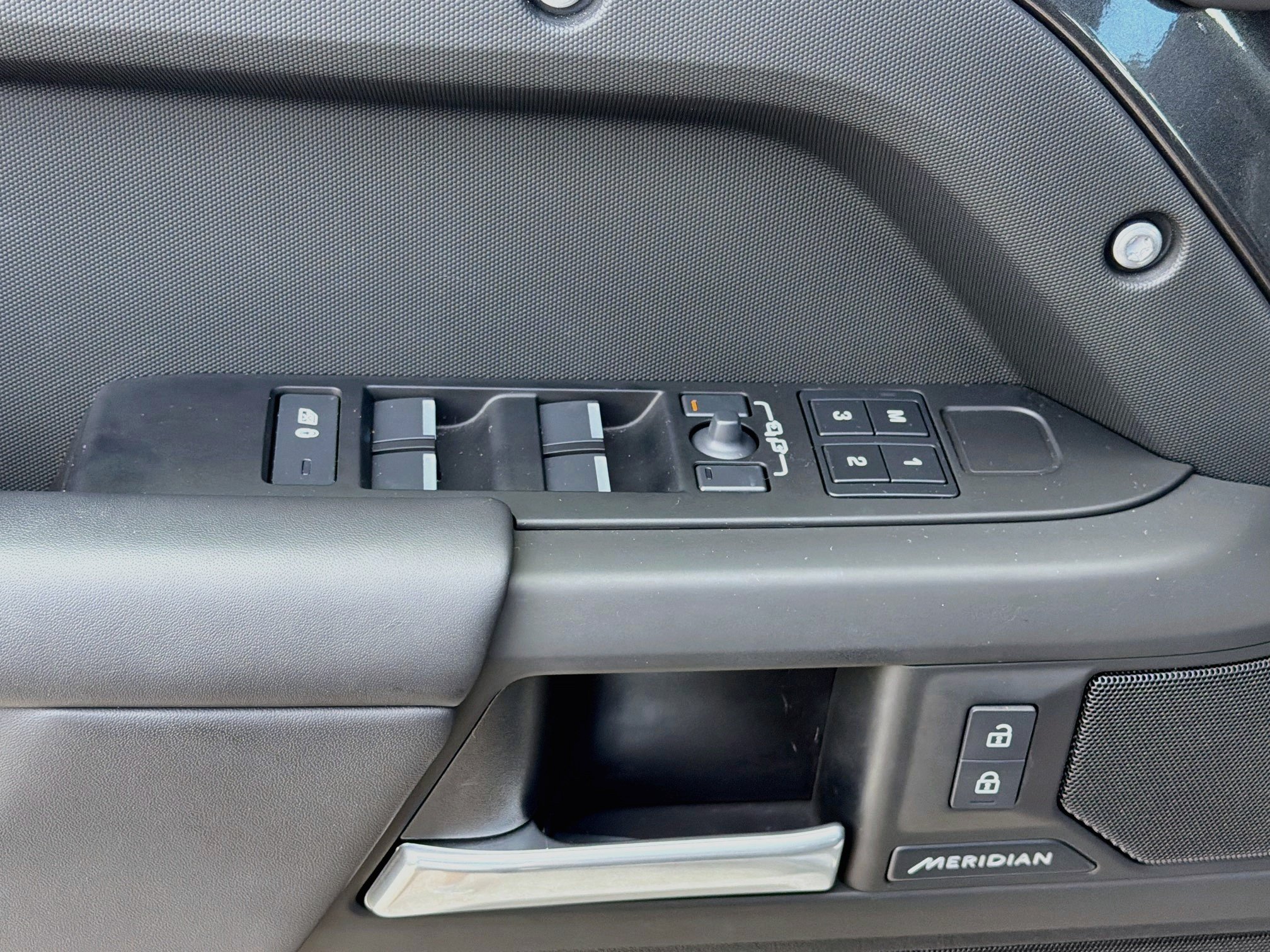Used 2025 Land Rover Defender 110 S AWD/4WD image 21
