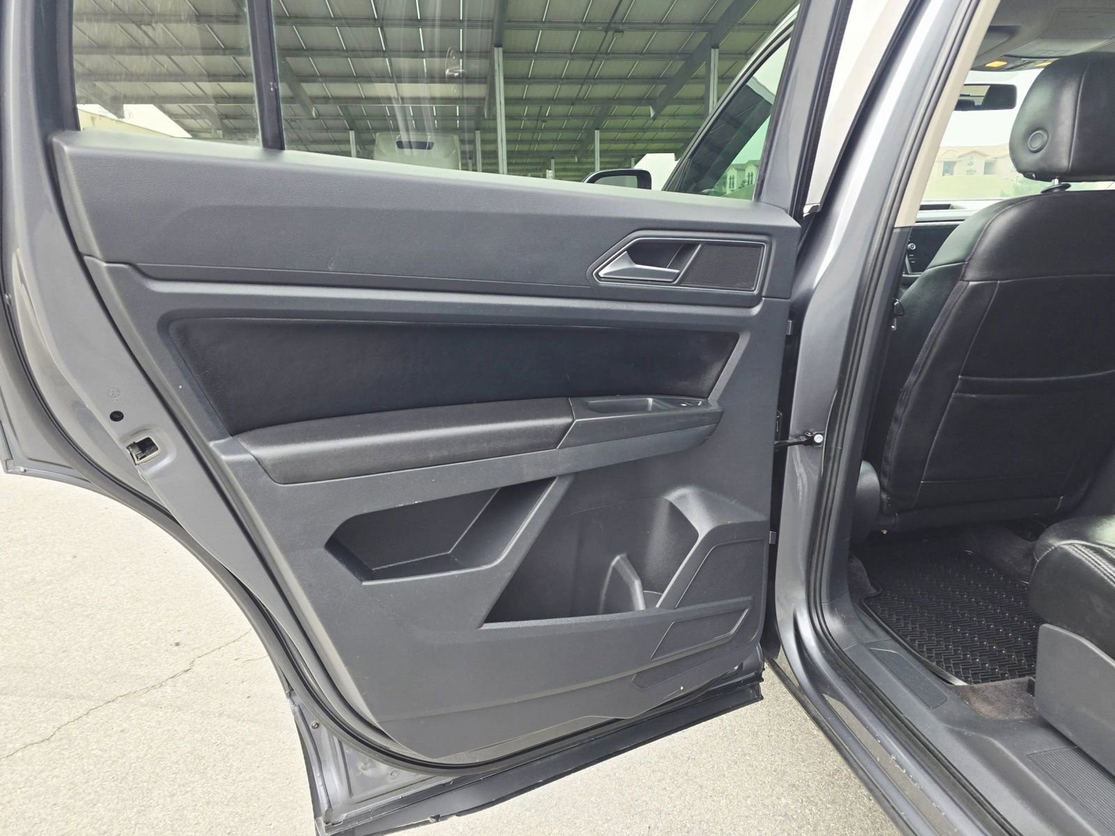 Used 2018 Volkswagen Atlas Launch Edition image 36