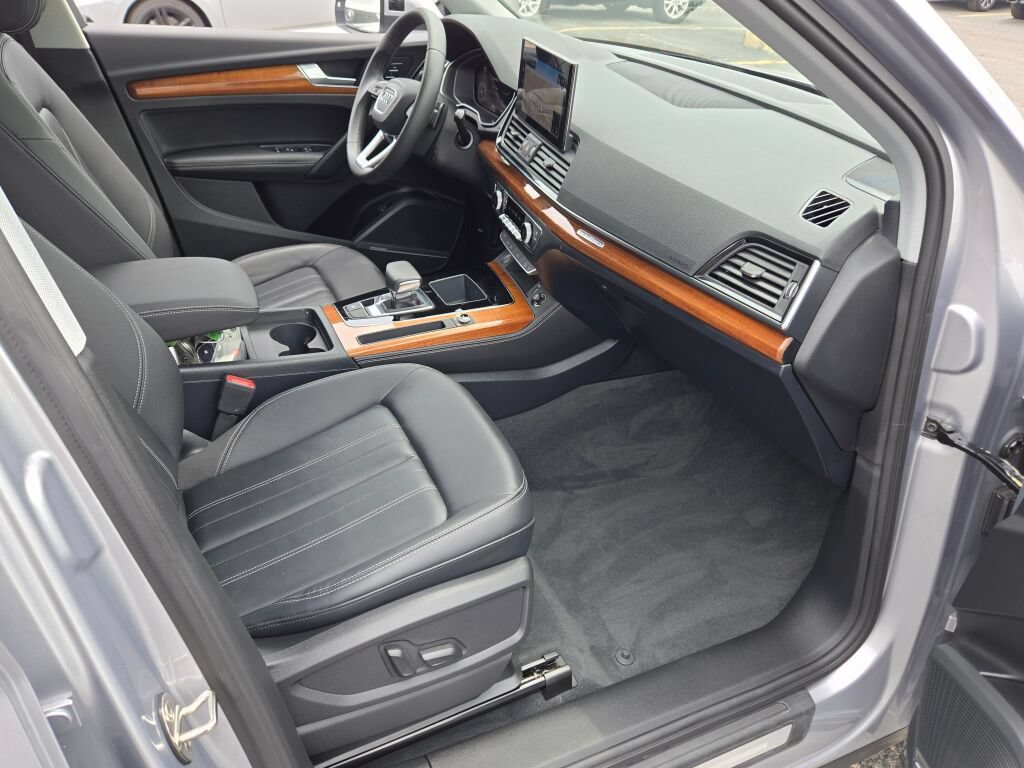 Used 2023 Audi Q5 2.0T Premium Plus w/ Premium Plus Package AWD/4WD image 6