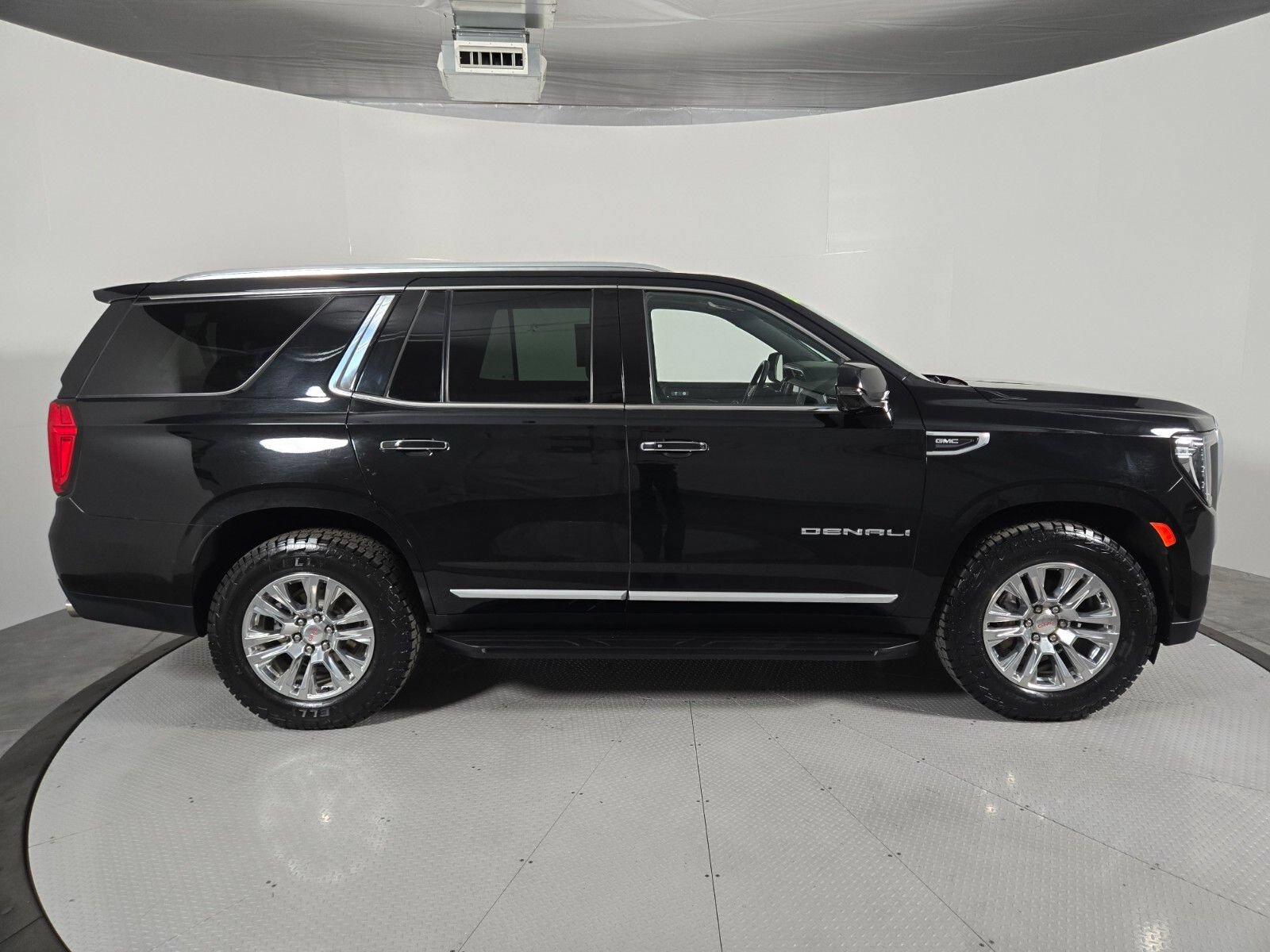 Used 2023 GMC Yukon Denali AWD/4WD image 3