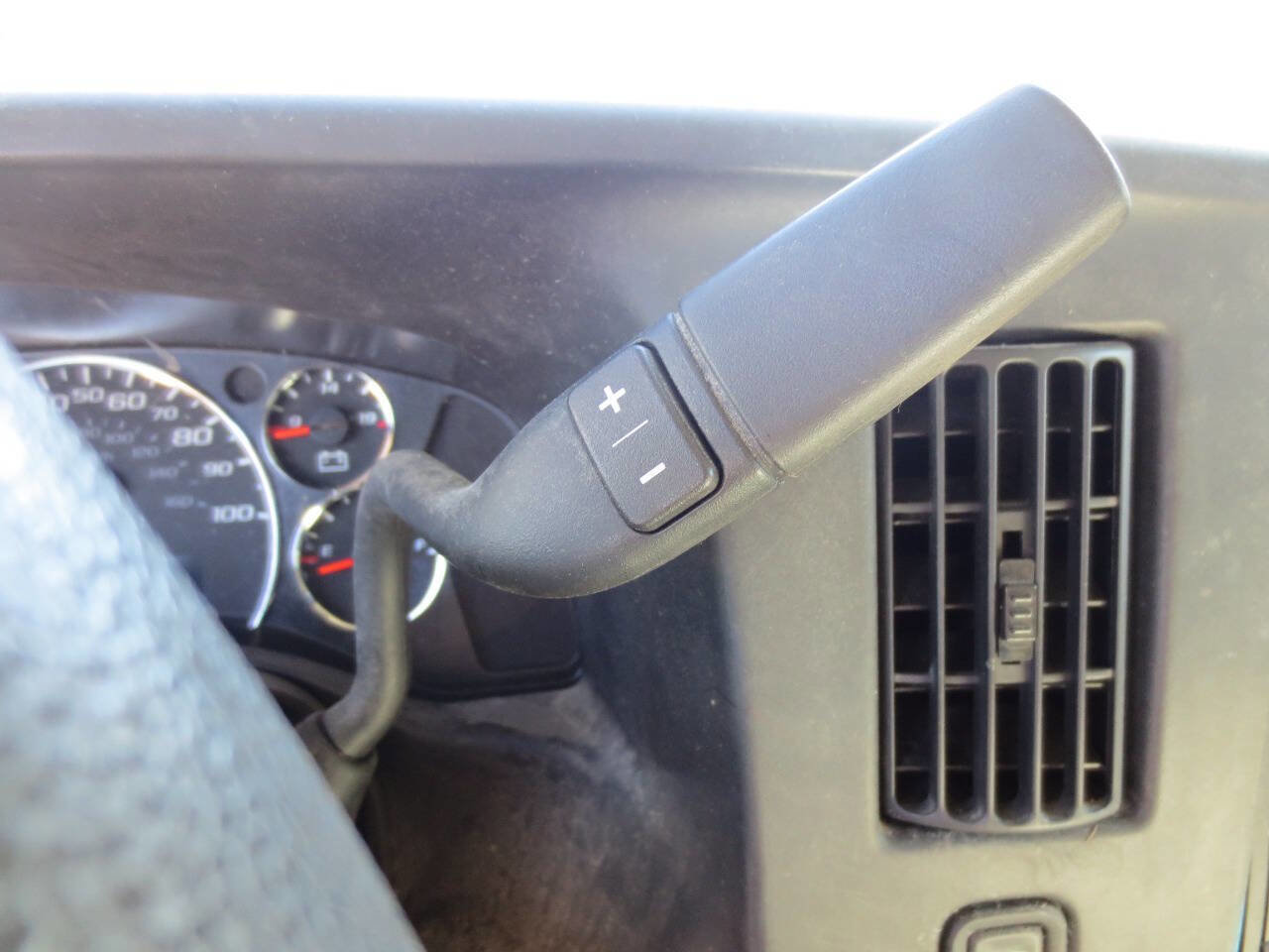 Used 2013 Chevrolet Express 2500 image 17