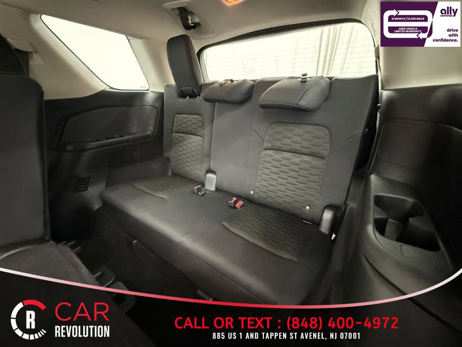 Used 2025 Nissan Pathfinder SV AWD/4WD image 16
