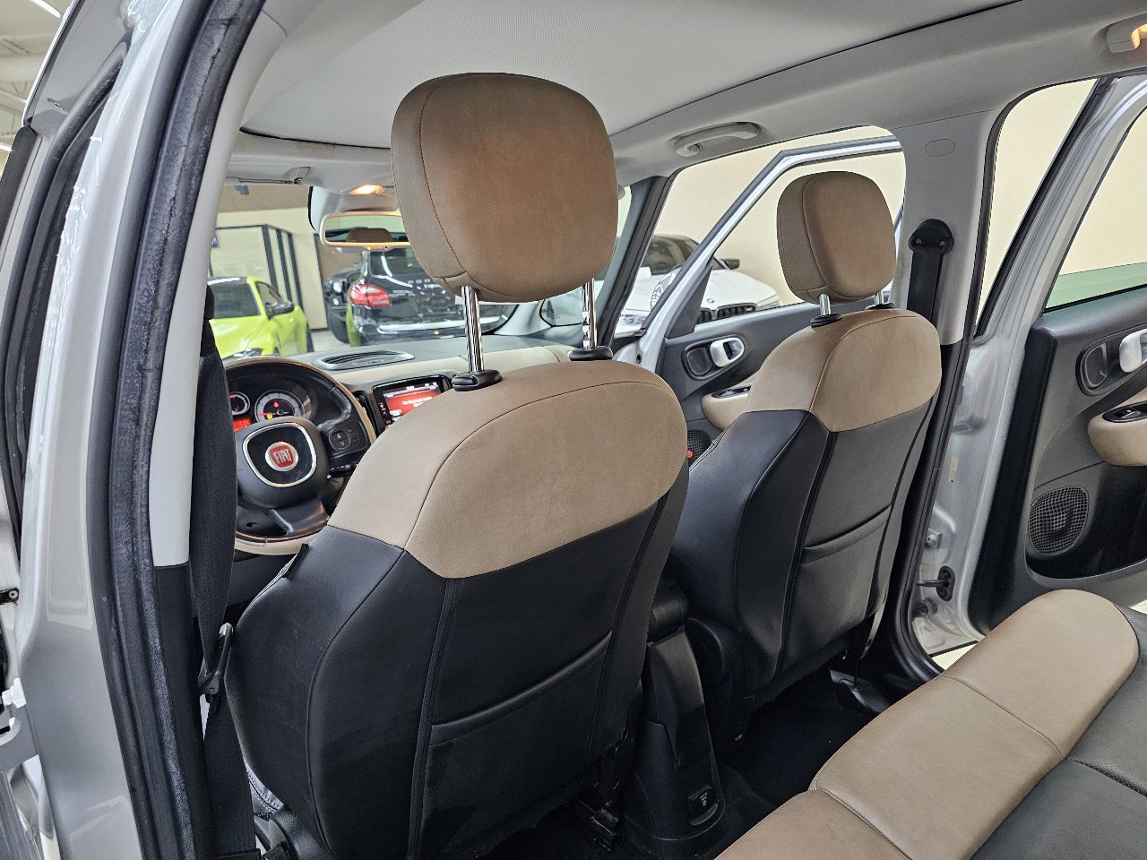 Used 2017 FIAT 500L Lounge w/ Premium Package image 24