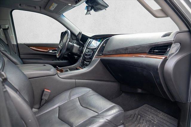 Used 2018 Cadillac Escalade Premium Luxury image 27