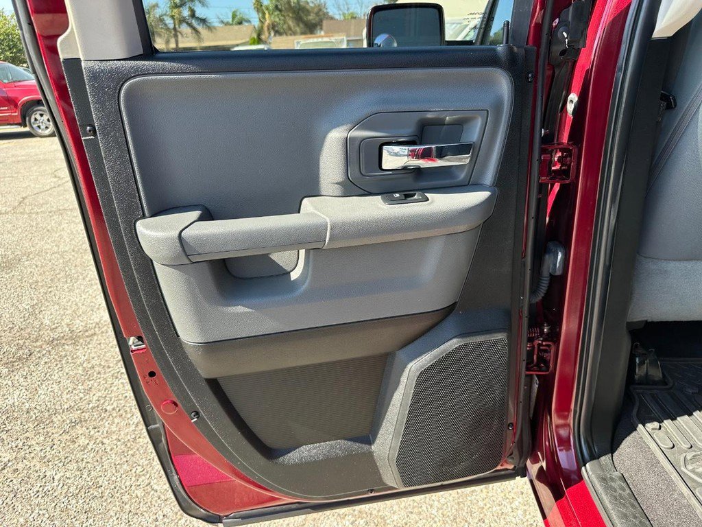 Used 2019 RAM 1500 Classic SLT image 33