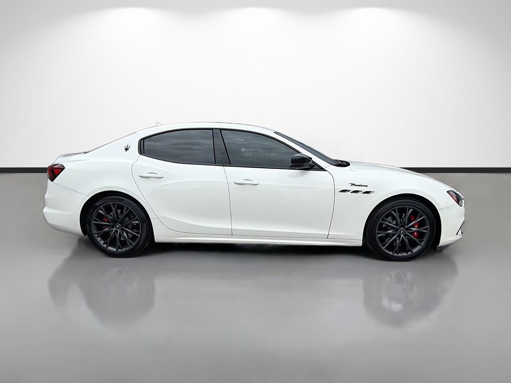 Used 2022 Maserati Ghibli Modena Q4 AWD/4WD image 2