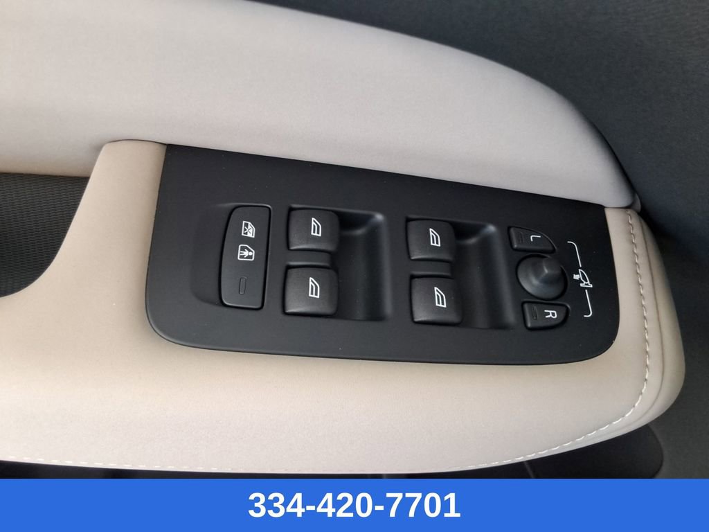 New 2026 Volvo XC60 B5 Plus w/ Protection Package Premier image 18