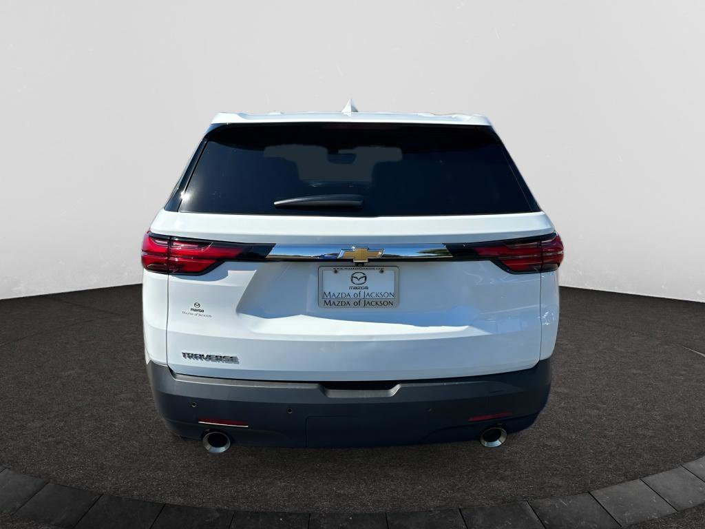 Used 2022 Chevrolet Traverse LS image 4