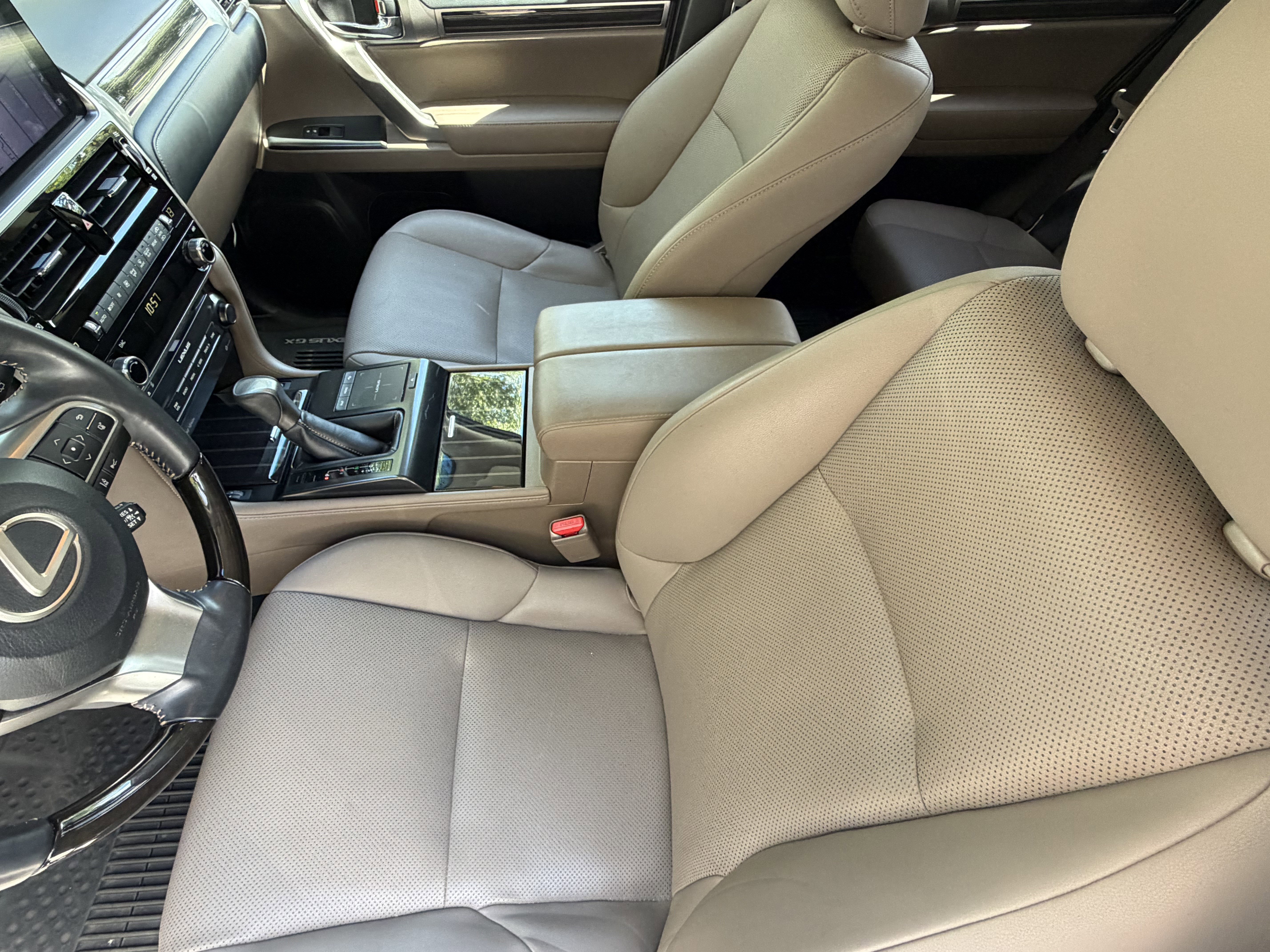 Used 2023 Lexus GX 460 Premium w/ Premium Package AWD/4WD image 15