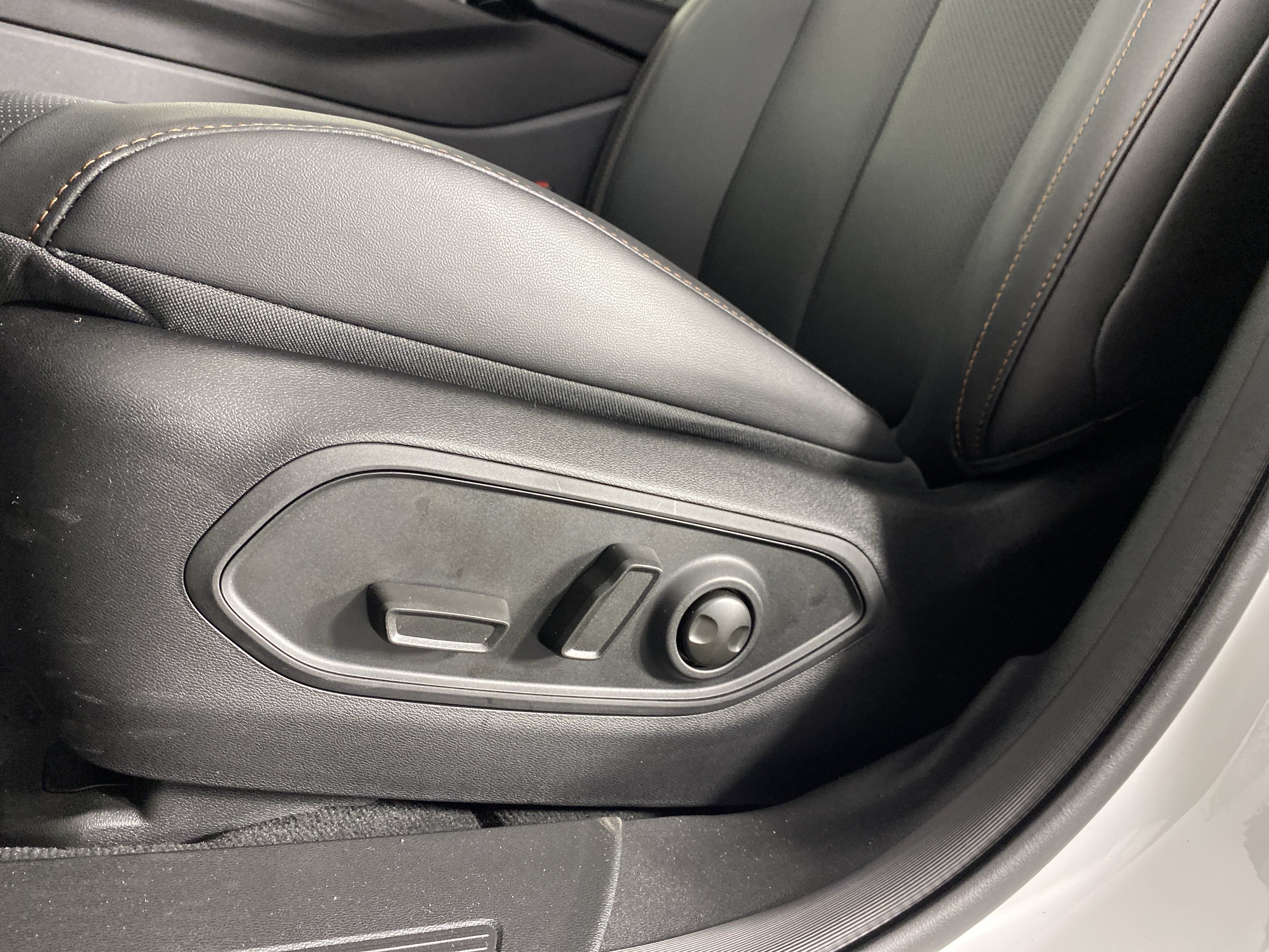 New 2026 Jeep Cherokee Limited AWD/4WD image 16