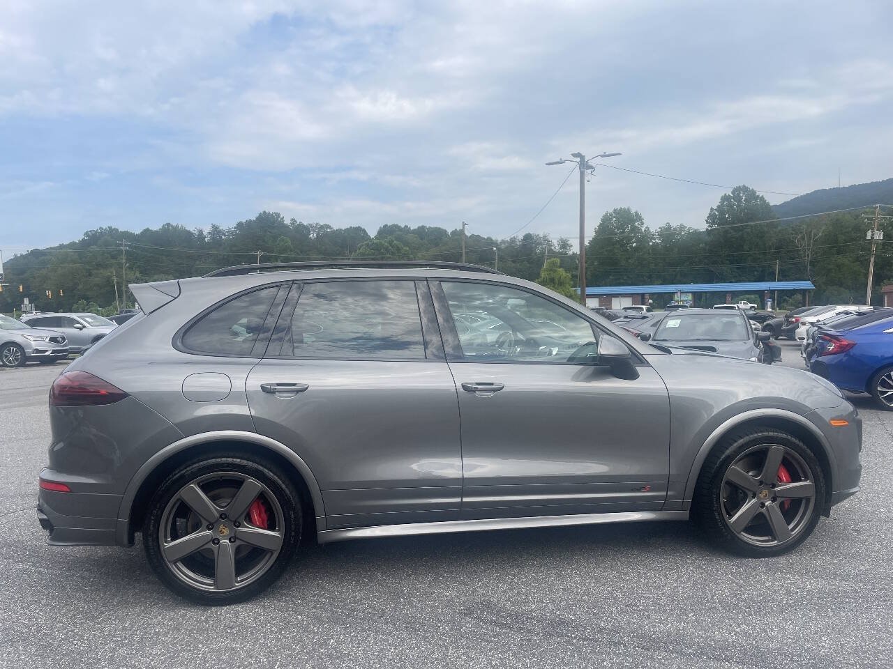 Used 2016 Porsche Cayenne GTS AWD/4WD image 9