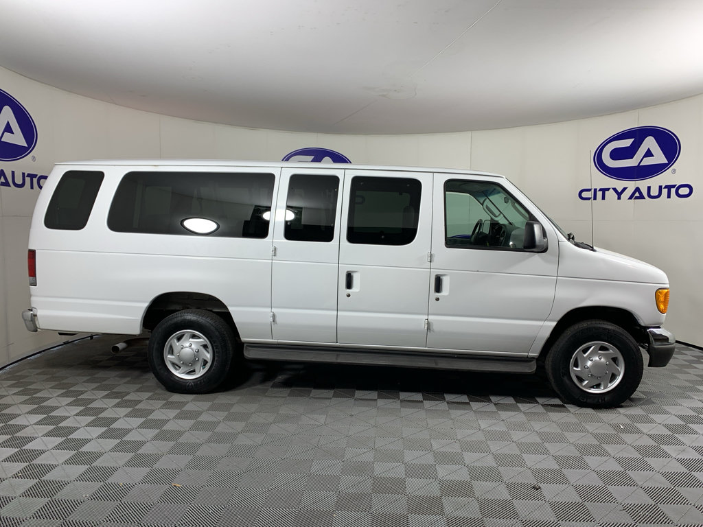 Used 2007 Ford E-350 and Econoline 350 Extended Wagon Super Duty RWD image 2