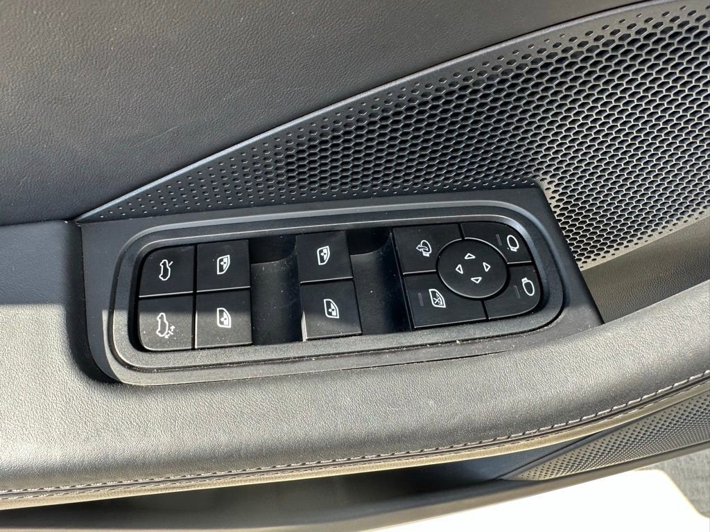 Used 2025 Porsche Macan 4 Electric image 20