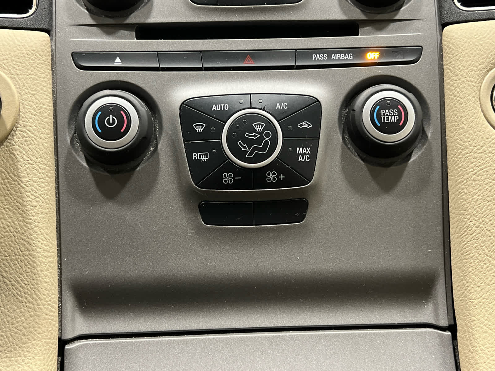 Used 2018 Ford Taurus SEL FWD image 20