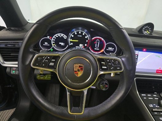 Used 2019 Porsche Panamera 4 image 5