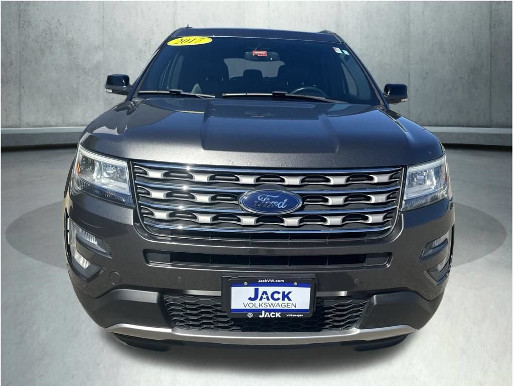 Used 2017 Ford Explorer XLT w/ Equipment Group 202A AWD/4WD image 10