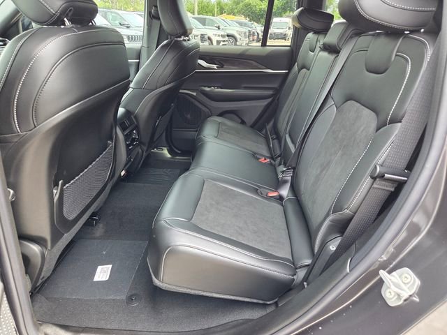 New 2026 Jeep Grand Cherokee Altitude RWD image 5
