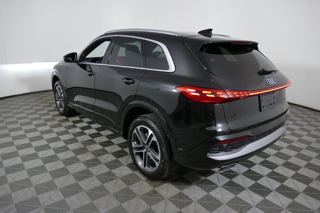 Certified 2025 Audi Q5 Premium w/ Convenience Package AWD/4WD image 6