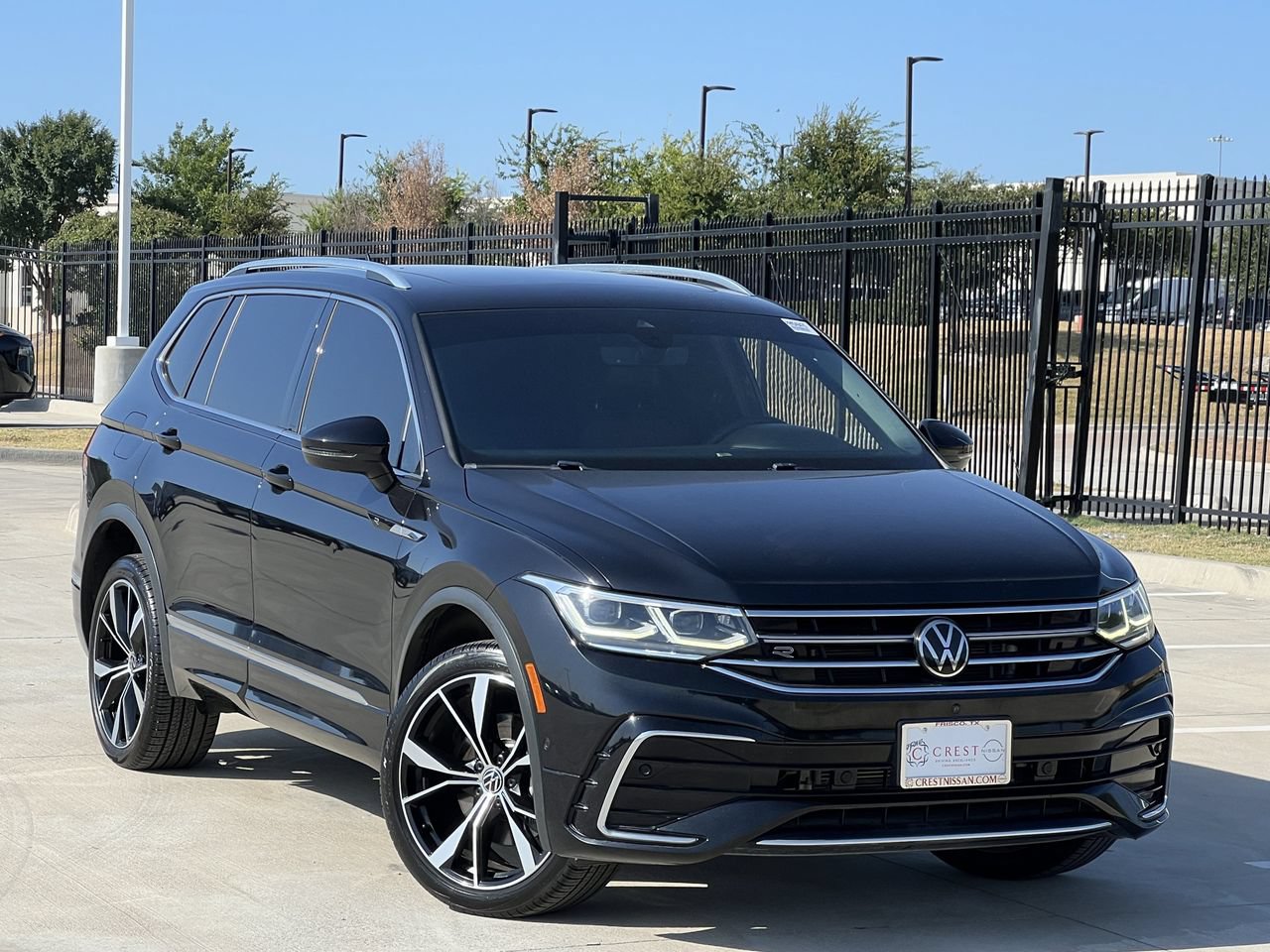 Used 2024 Volkswagen Tiguan SEL R-Line AWD/4WD image 2