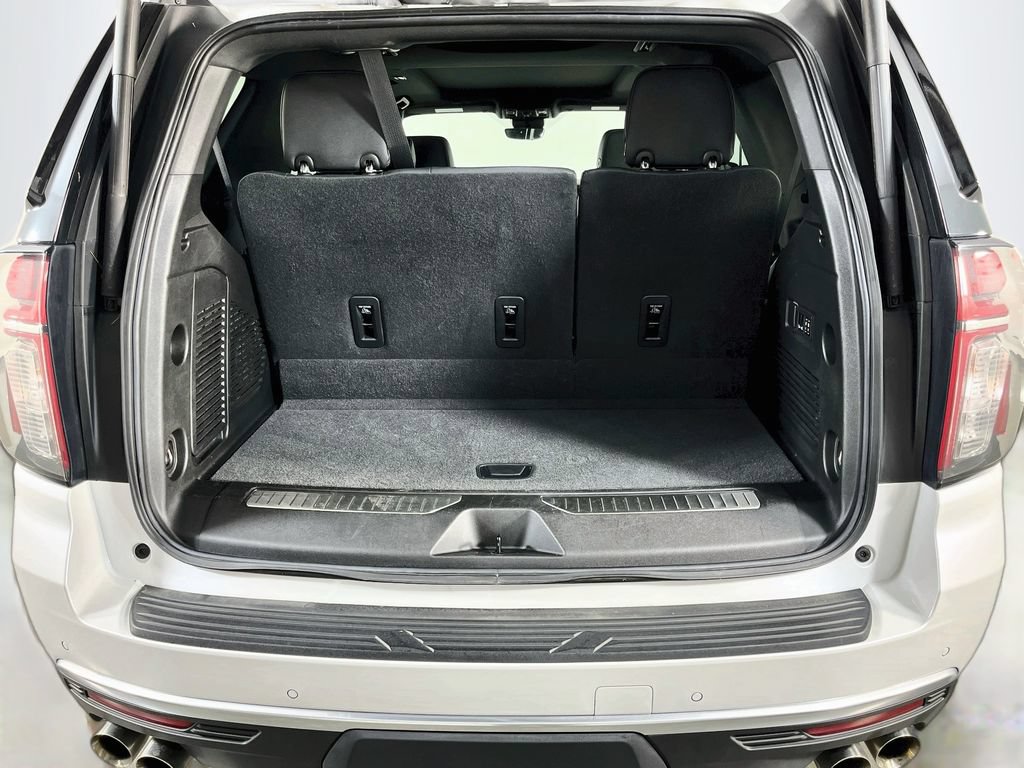 Used 2023 Chevrolet Tahoe High Country AWD/4WD image 10