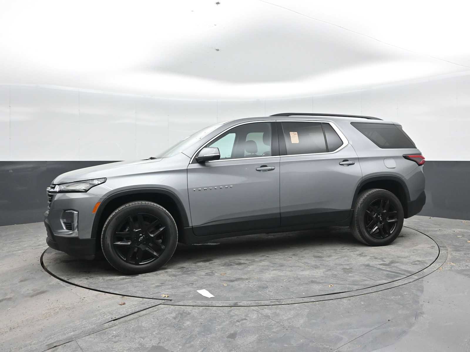 Used 2023 Chevrolet Traverse LT FWD image 4